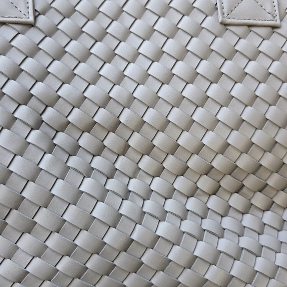 Expressions NYC Large Beige Woven Tote Bag - Picture 4 of 13